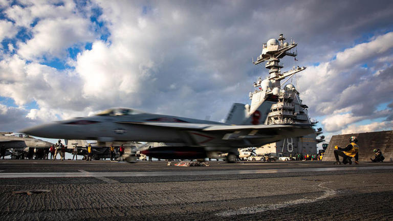 Boeing lands $20B-plus Navy deal for sixth-generation fighter to ...