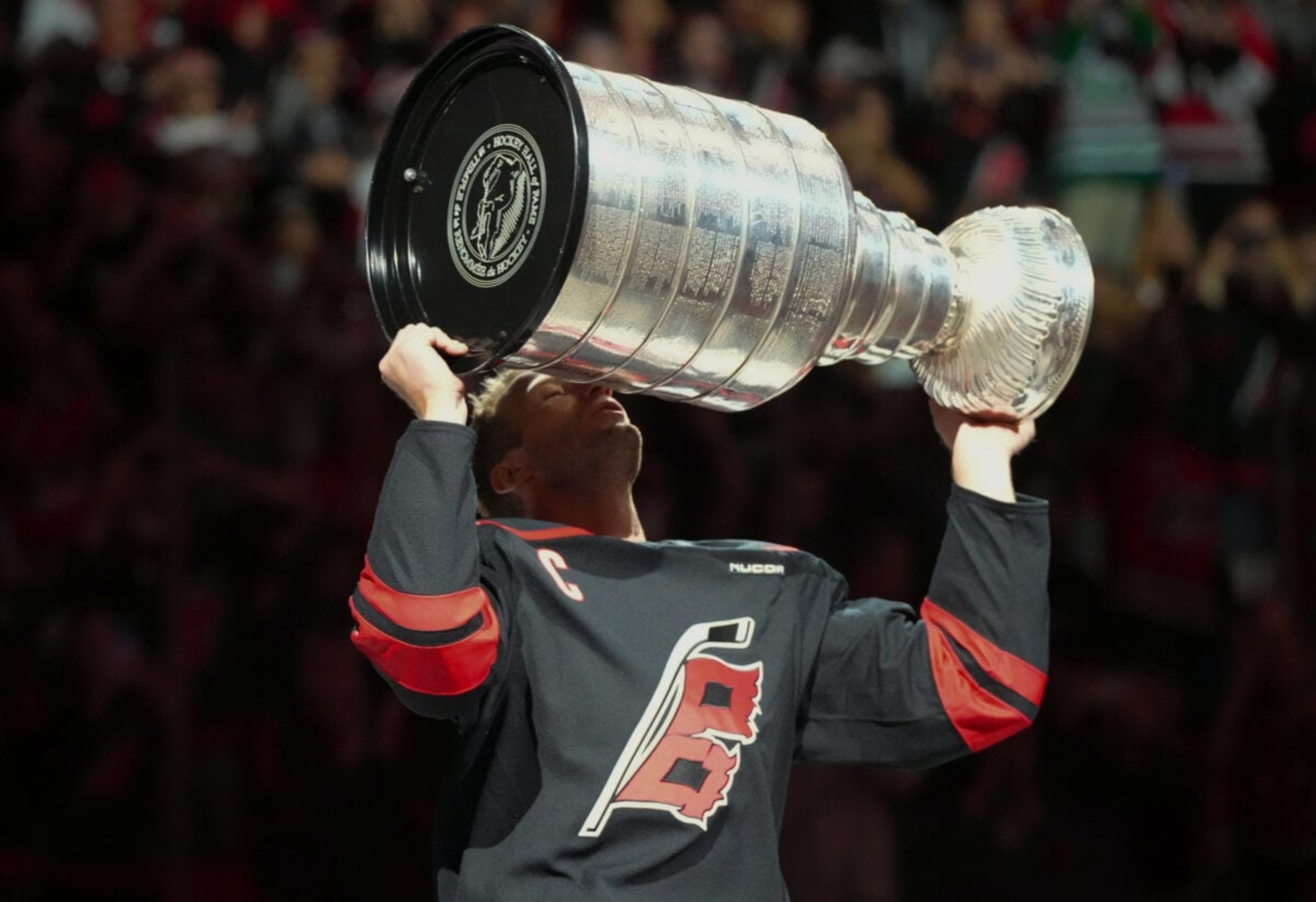 Hurricanes raise a banner & secure a point in game 1 of 2026-27
