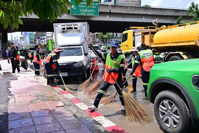 Bangkok floods: Thai CG says waters receding, normal conditions ...
