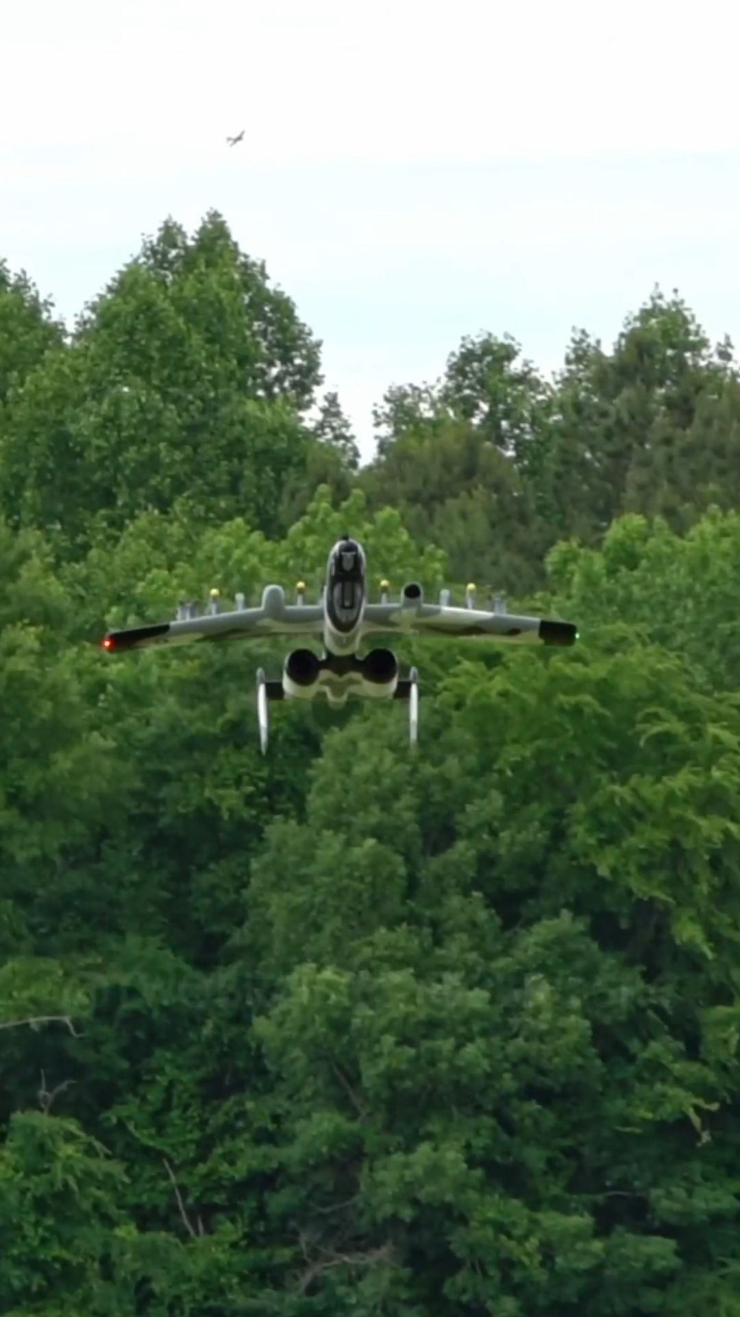 A 10C Warthog Takes on a Challenging Inverted Pass