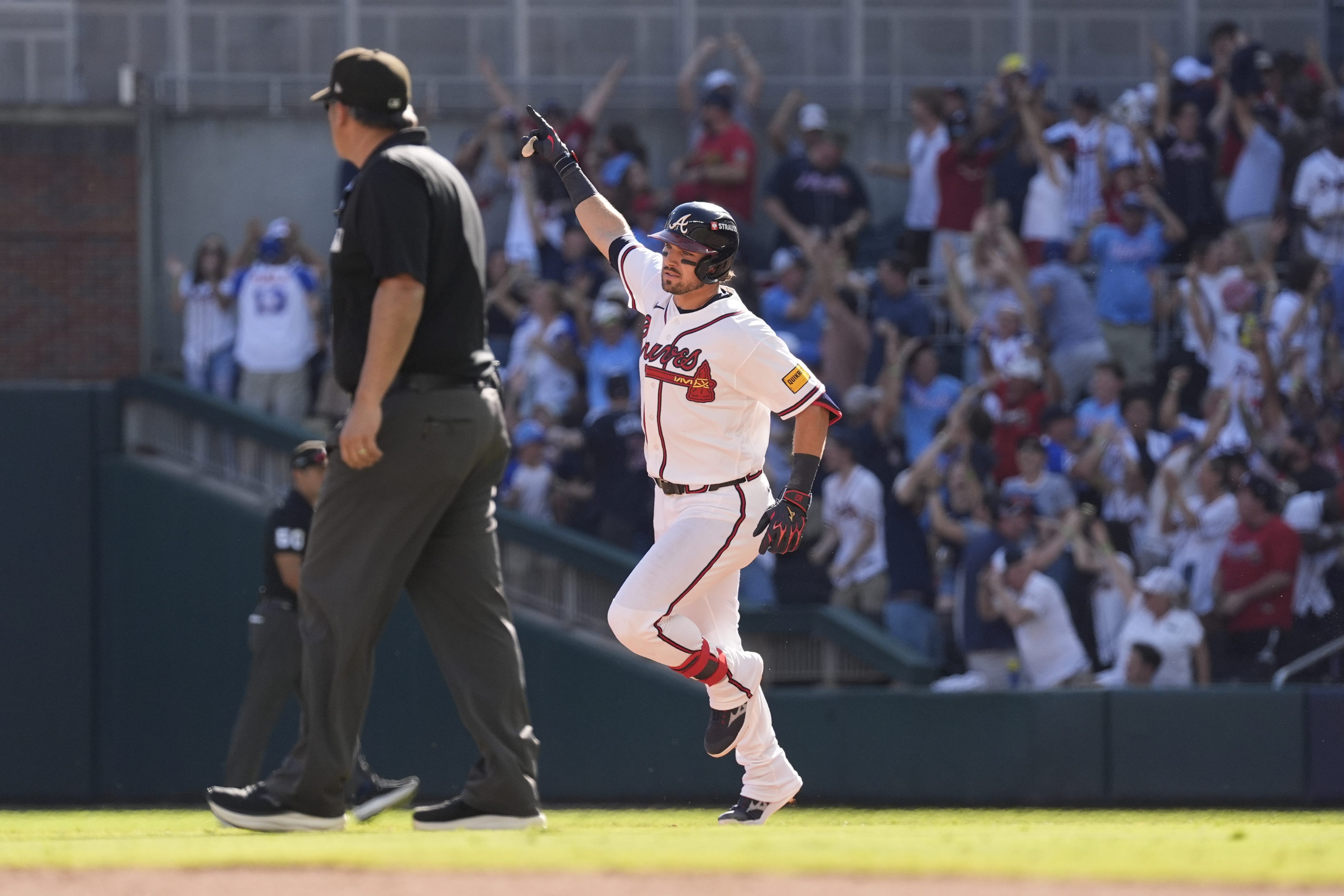 Watch Braves' Austin Riley deliver dramatic go-ahead home run vs Phillies