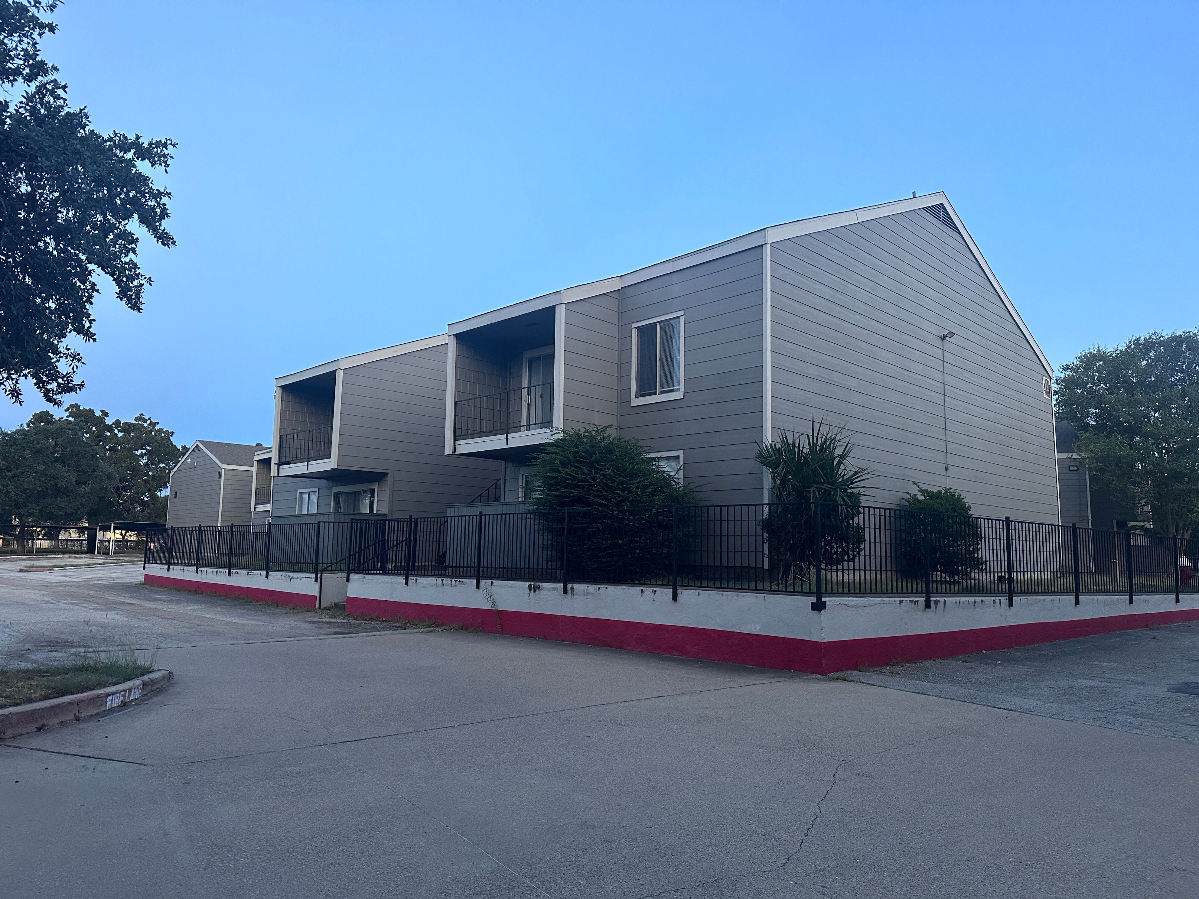 Three arrested for squatting in vacant College Station apartment complex