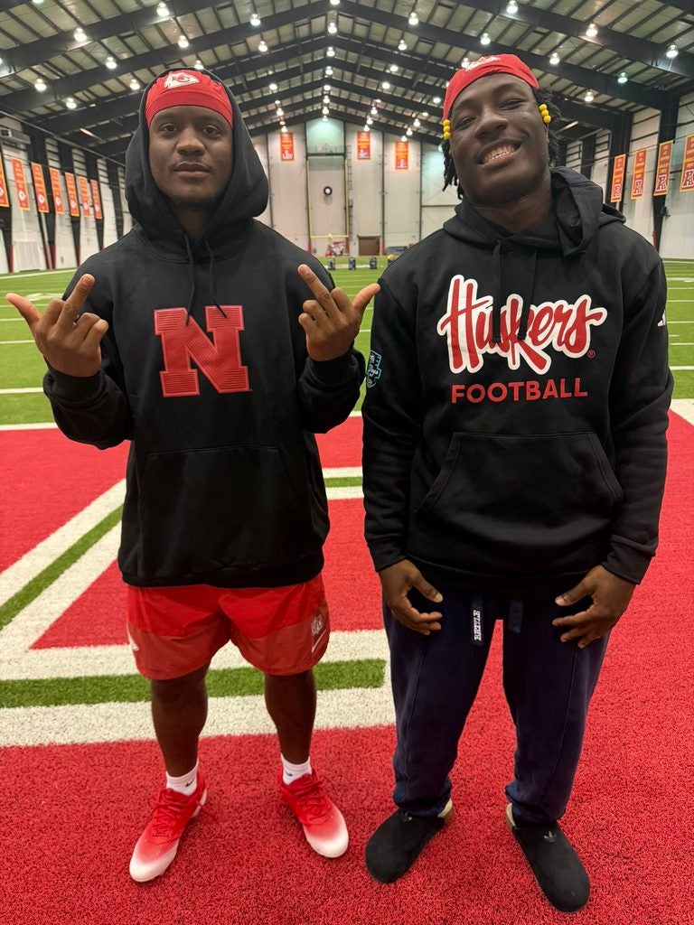 Results of friendly wager between Kansas City Chiefs rookie RB Emmett ...