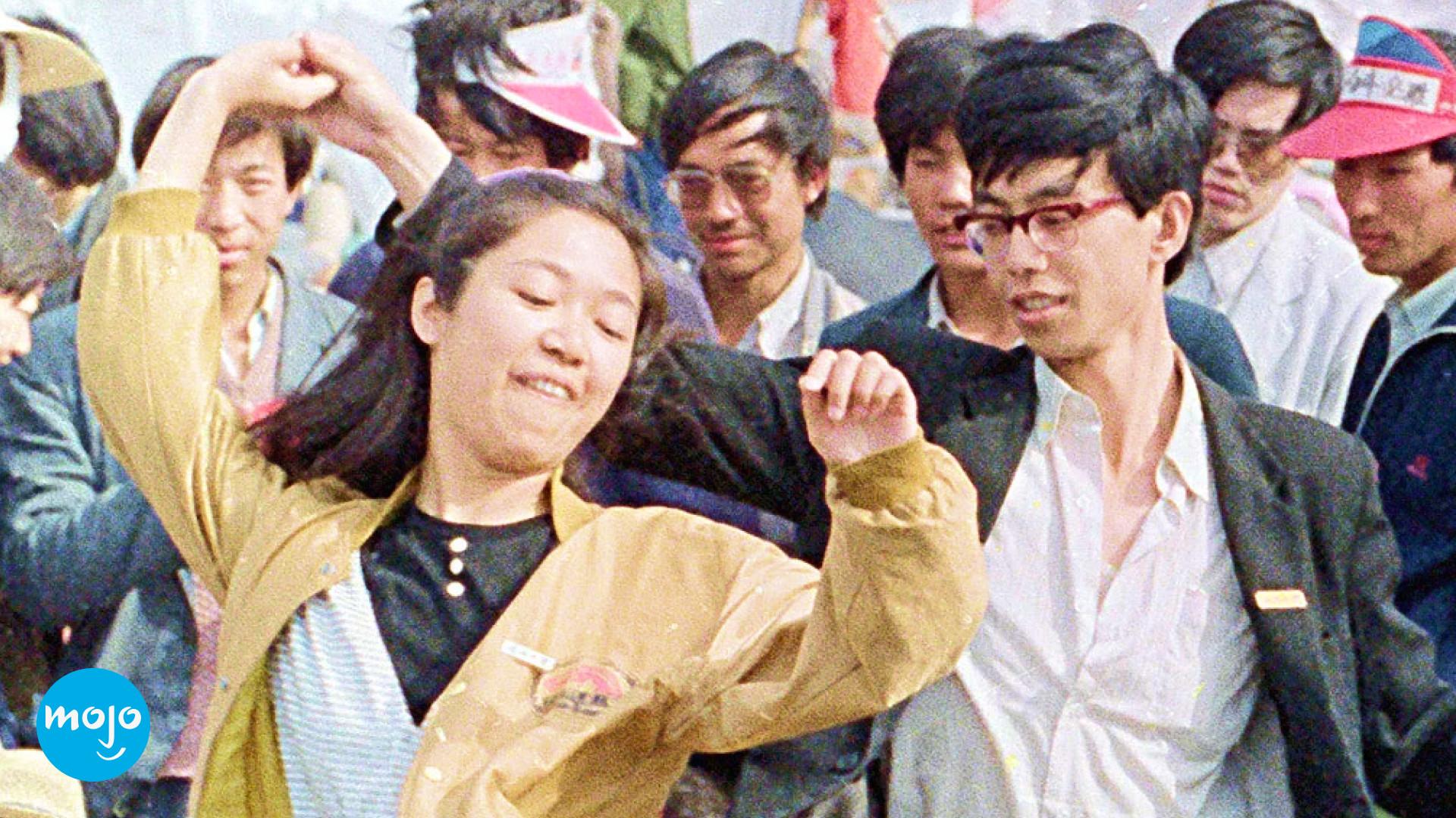 18 normal looking photos taken moments before historic events