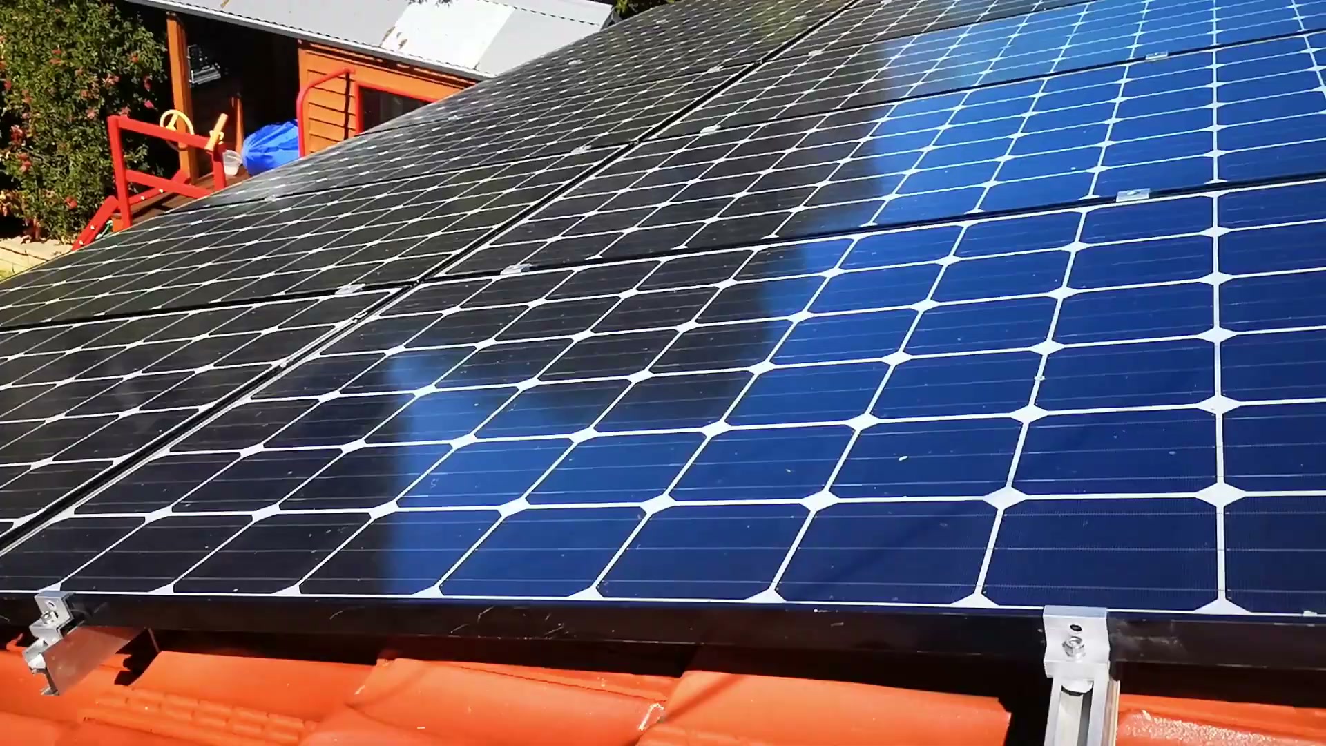 How a small shadow can drop solar power output by 20%!