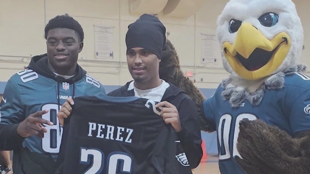 Philadelphia Eagles help Olney High School football players learn CPR, AED skills at practice