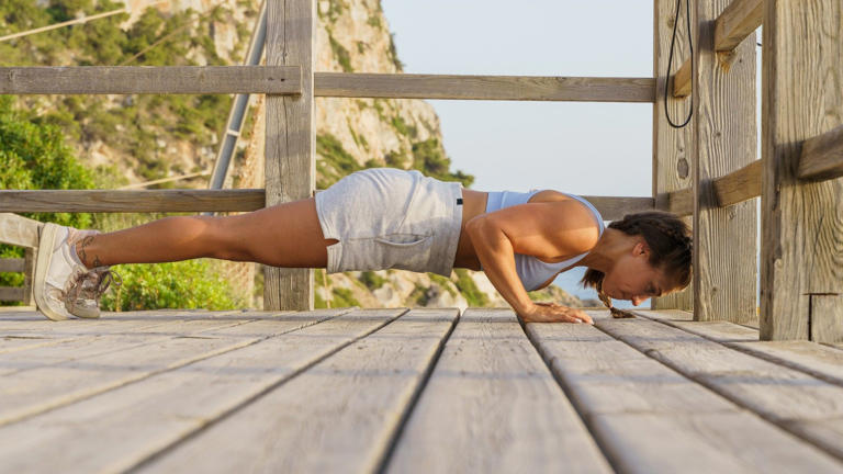This '5-4-3-2-1' workout builds full-body functional strength in 15 minutes