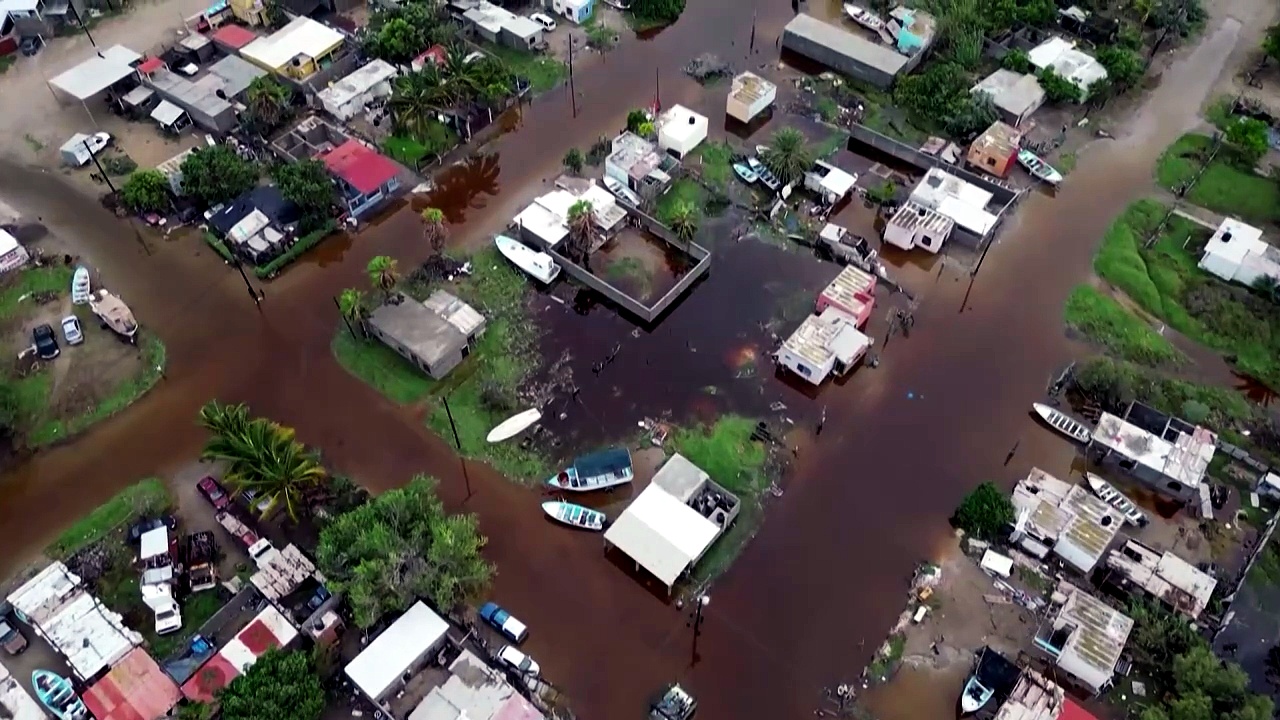 Flooding and destruction as Hurricane Polo hits Mexico