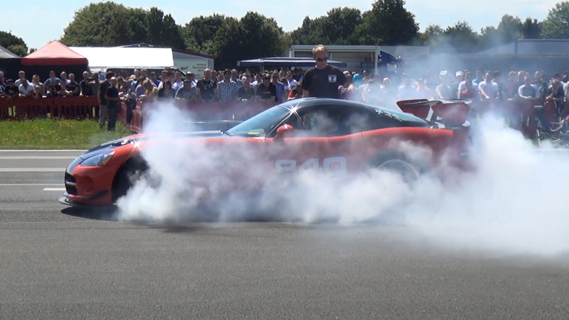 Viper SRT10 entfesselt den brachialen V10-Sound