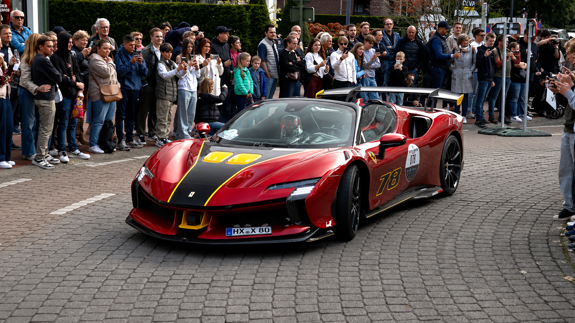 Poche Ferrari hanno un look così estremo come la SF90 XX Spider