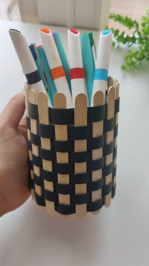 Easy DIY pen holder for a tidy desk