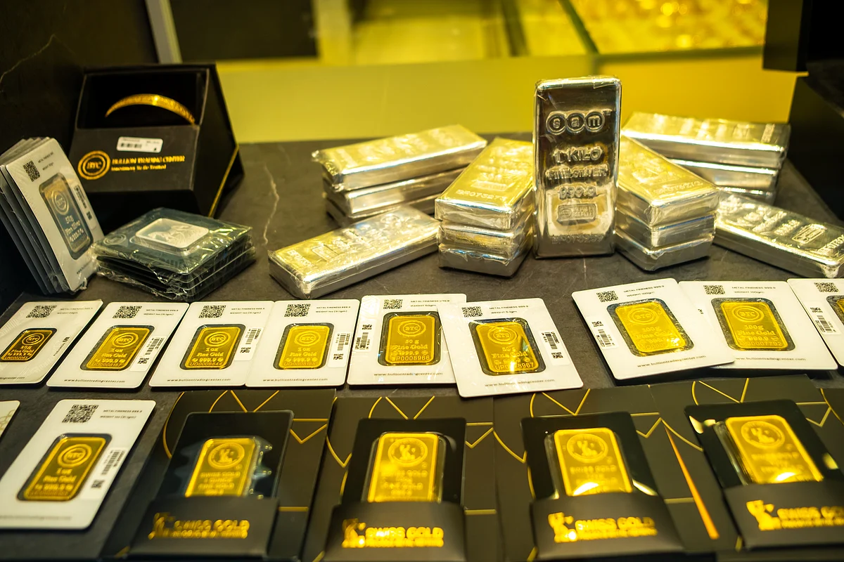 UAE consumers stretch gold jewellery budgets as prices fall below Dh500 ...