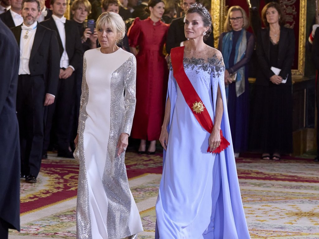 Königin Letizia strahlt beim Staatsbankett in eisblauer Robe