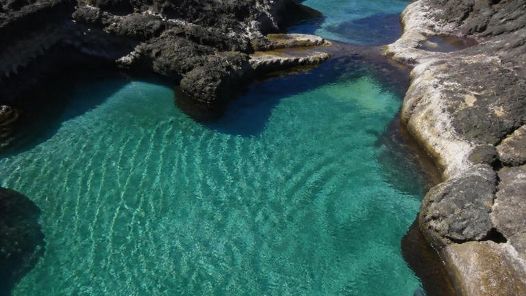 parece-el-mar-muerto-pero-esta-en-aragon-el-paraje-de-aguas-saladas-con-propiedades-medicinales-perfecto-para-desconectar-el-puente-de-octubre