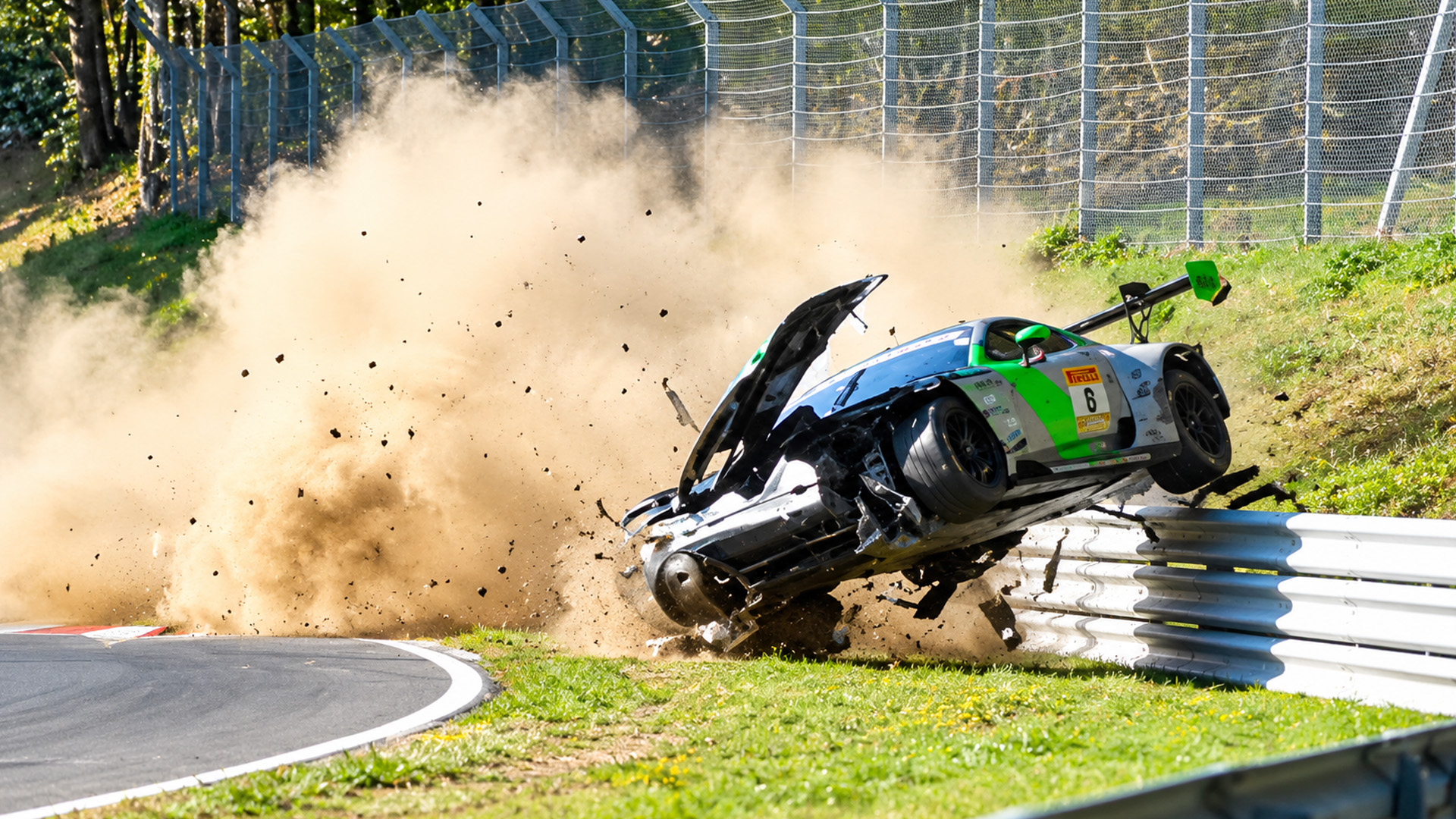 GT3 race car crashes into the barrier at high speed