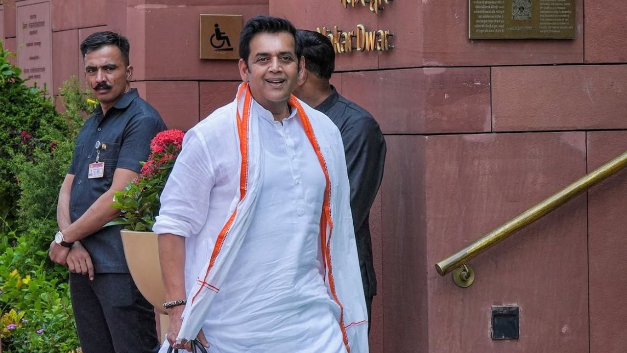 Ravi Kishan's double chin reduction tips: Is chewing tulsi leaves ...