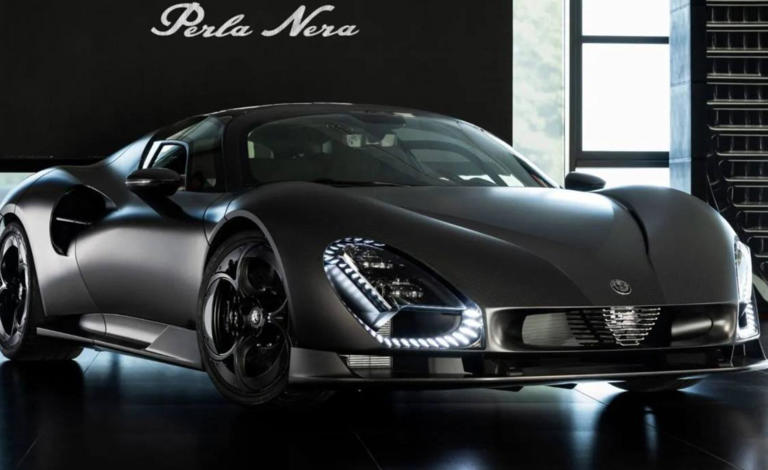 Alfa Romeo reveals unique 33 Stradale made entirely from exposed carbon ...