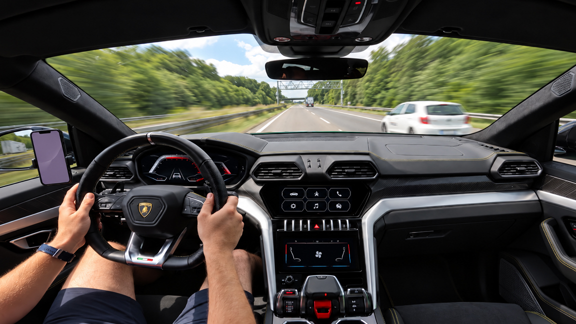 Lamborghini Urus makes Autobahn speed look effortless