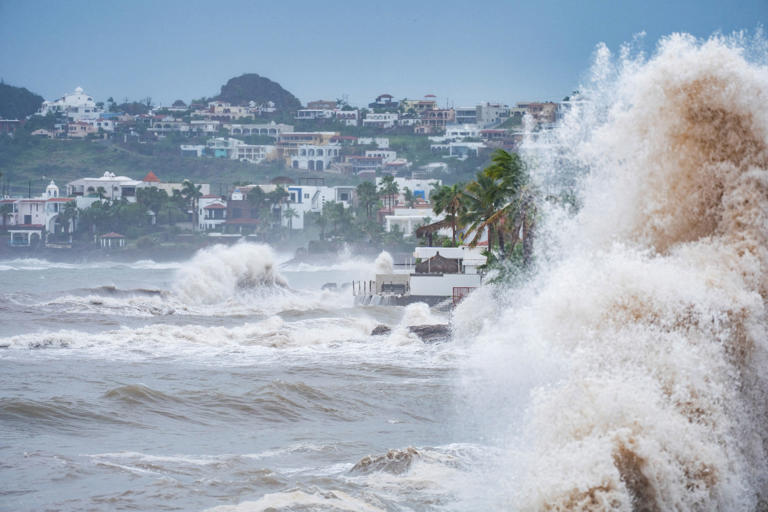Hurricane Polo brings widespread flooding fears to US Southwest