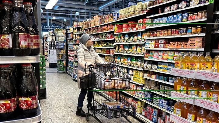 US August PCE inflation falls below forecasts