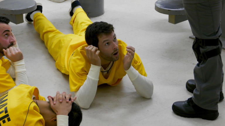 Voyeurisme sordide ou science ? La nouvelle série de Netflix choque les ...