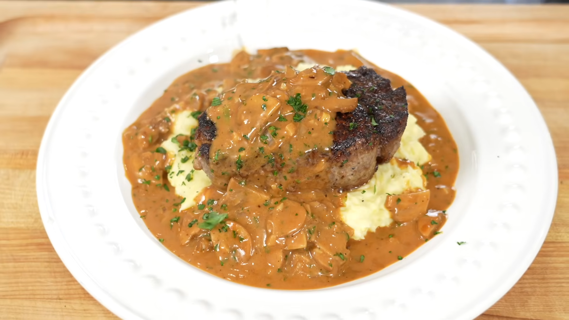 I made the steak dinner America almost forgot - the cognac mushroom ...
