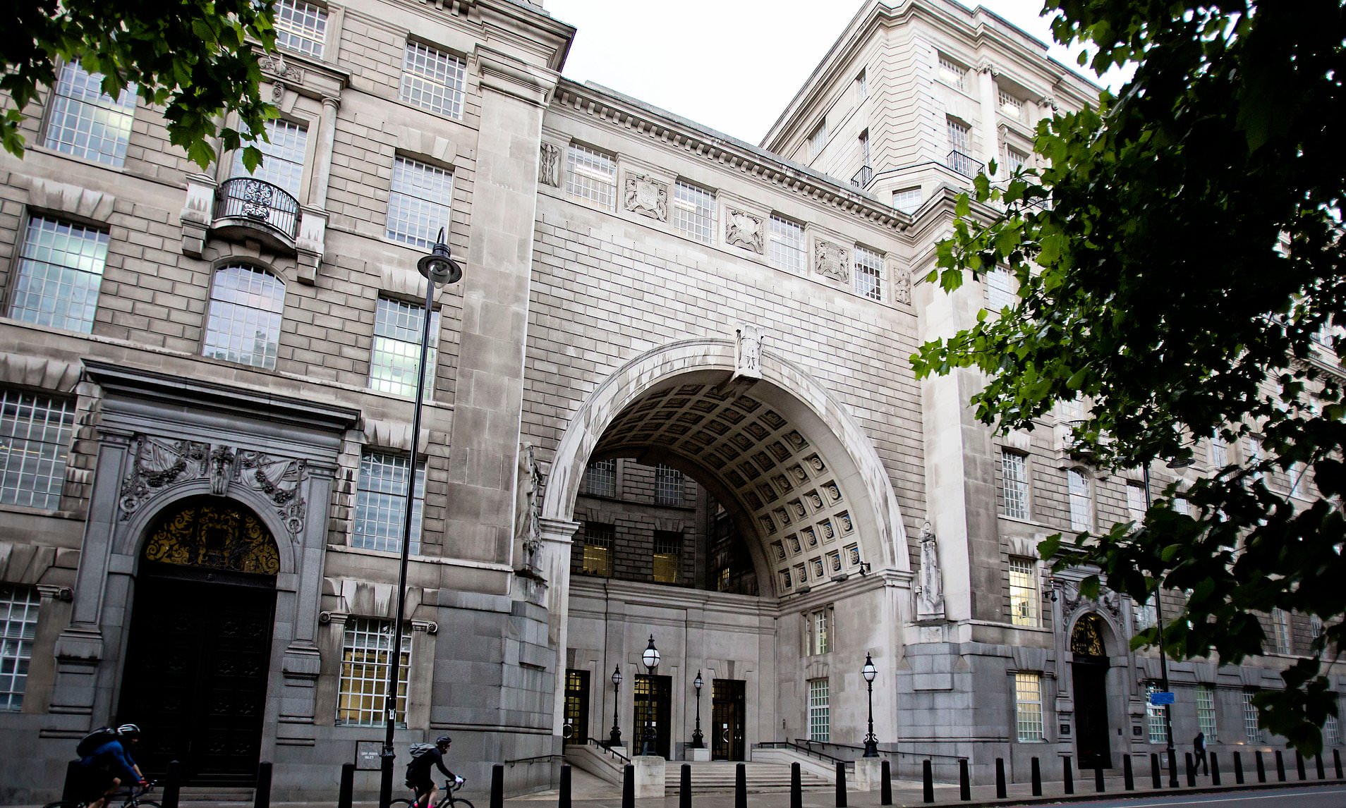 MI5 issues unprecedented security alert to UK universities about China ...