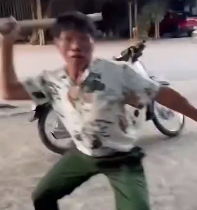 Công an xác minh vụ người đàn ông cầm điếu cày đuổi đánh người tại quán dê