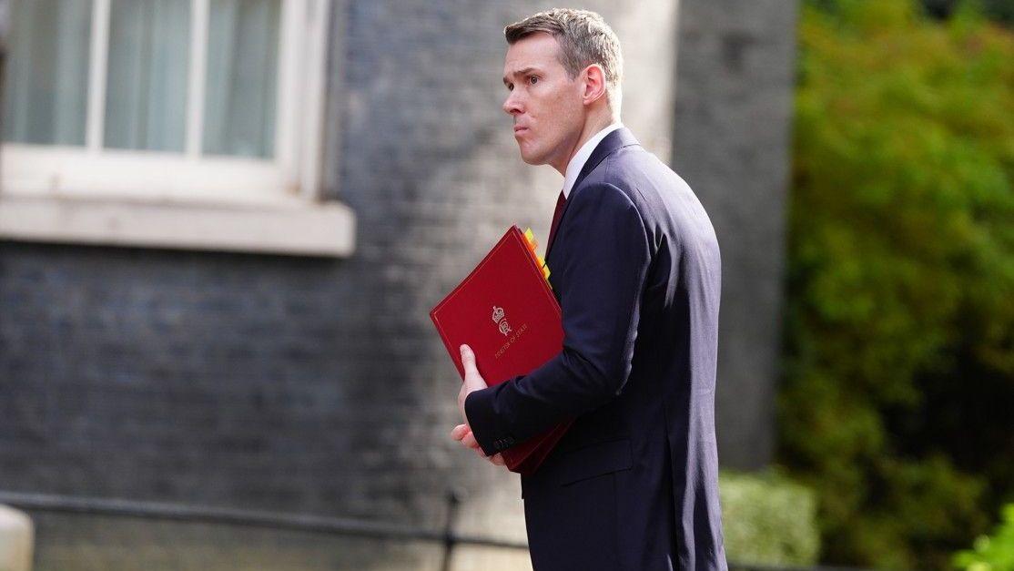 Minister tells council to get on with homes plan