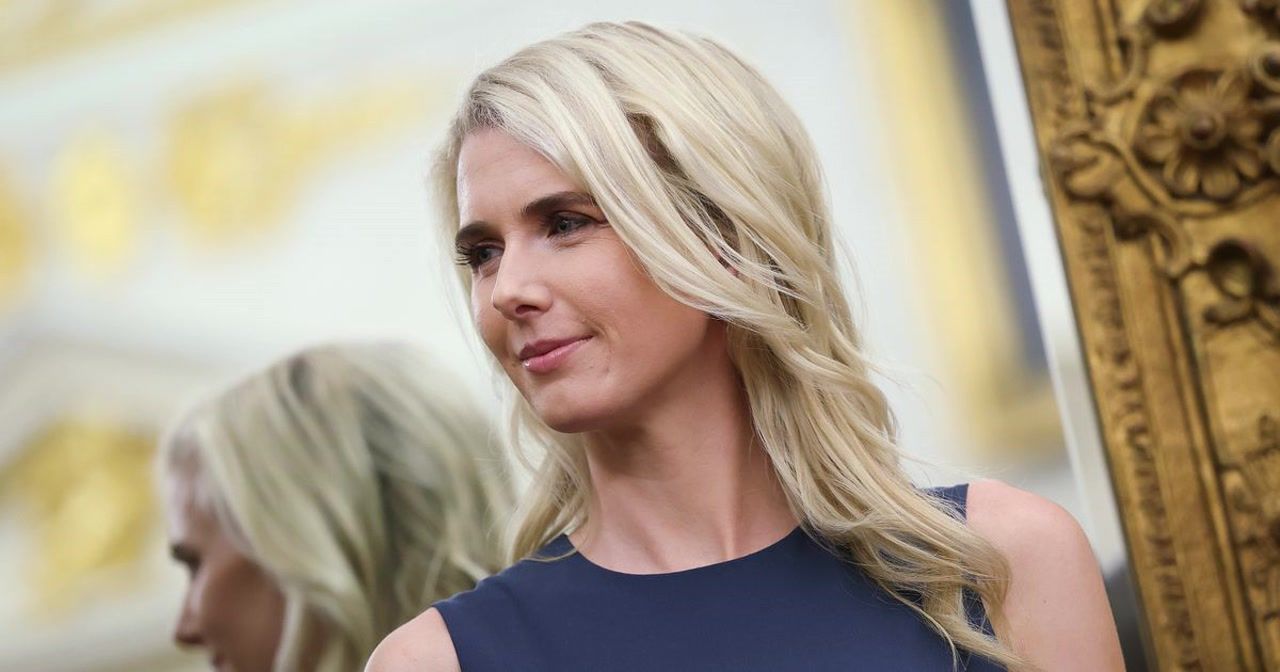 Natalie Harp's 'reflection spotted in mirror' as Trump makes obscene ...