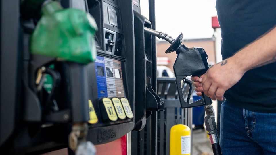 US economy grew 2.2% this spring, more than initially estimated