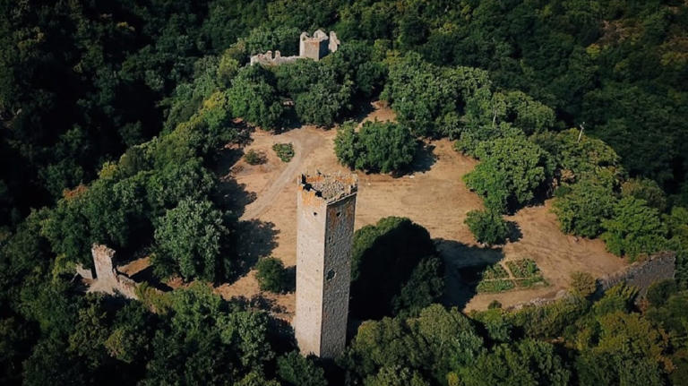 «Ho comprato la Torre di Pasolini dai suoi eredi e l'ho restaurata, ho speso un milione di euro. Ma ora sono stato sfrattato da casa mia»