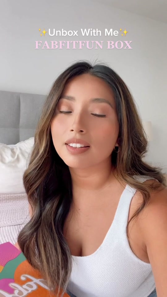 FabFitFun box unboxing with exciting new finds