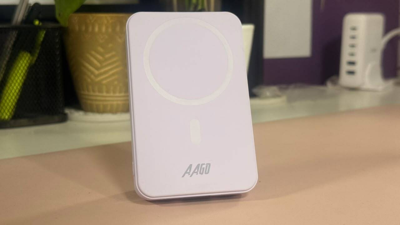Aago Promag power bank review: Magnetic charging, kickstand boost ...
