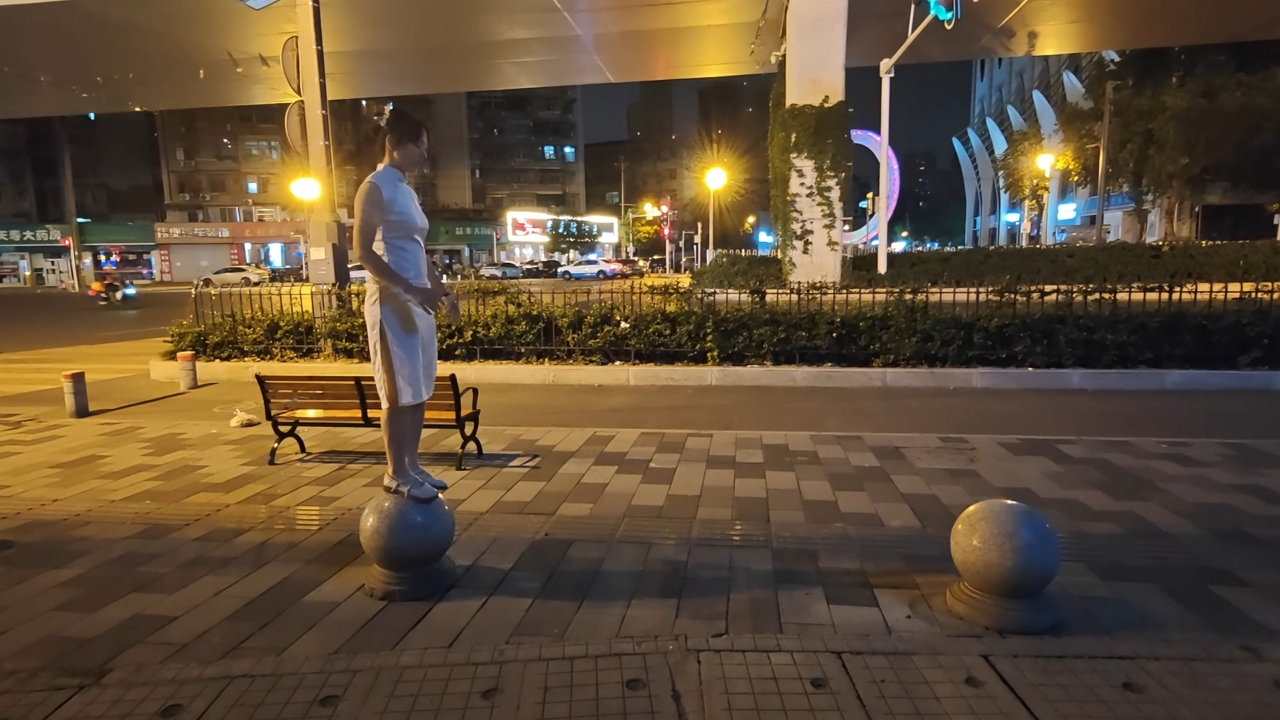 Woman loses balance jumping between stone bollards in Hubei