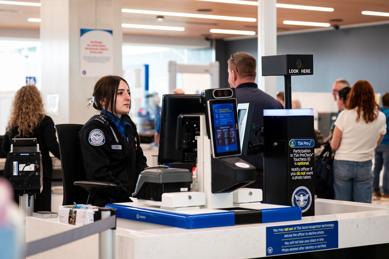 TSA officers no longer allowed to sit down, chairs being removed from ...