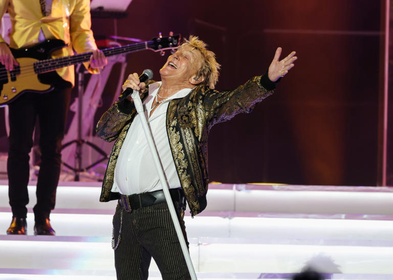 Sir Rod Stewart sparks Glastonbury rumours with suspicious tour gap