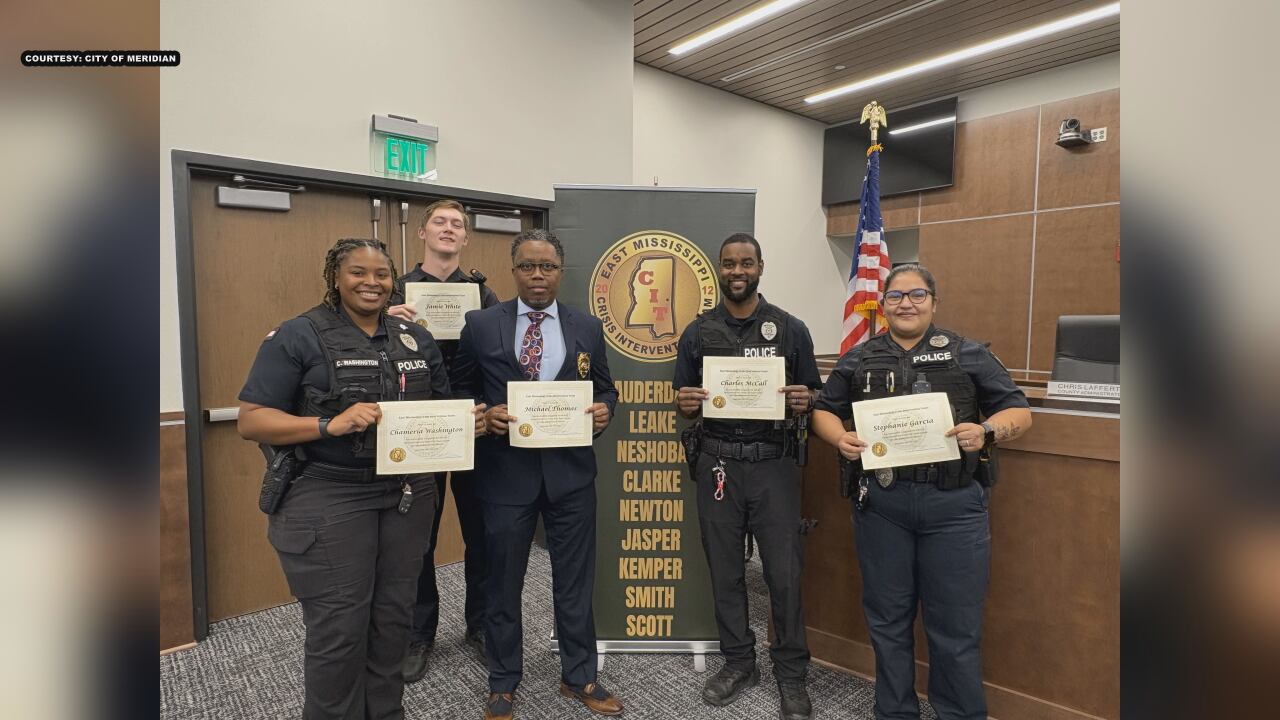 Five MPD officers complete crisis intervention team training