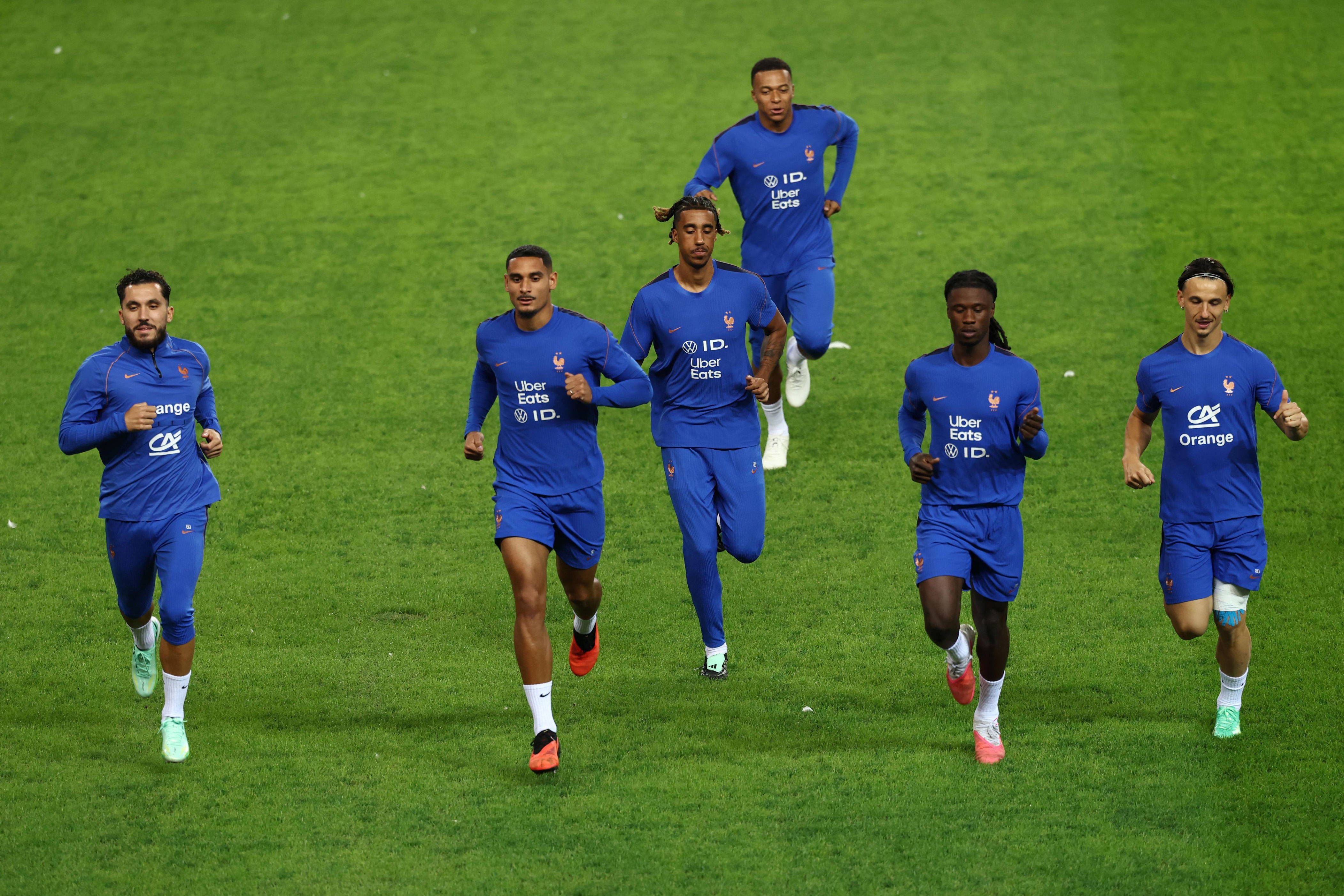 Manchester United cannot afford to stall Leny Yoro’s development