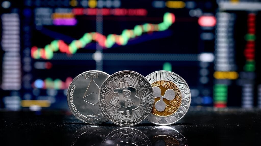 Bitcoin, XRP whipsaw on positive PCE inflation print battling surging ...
