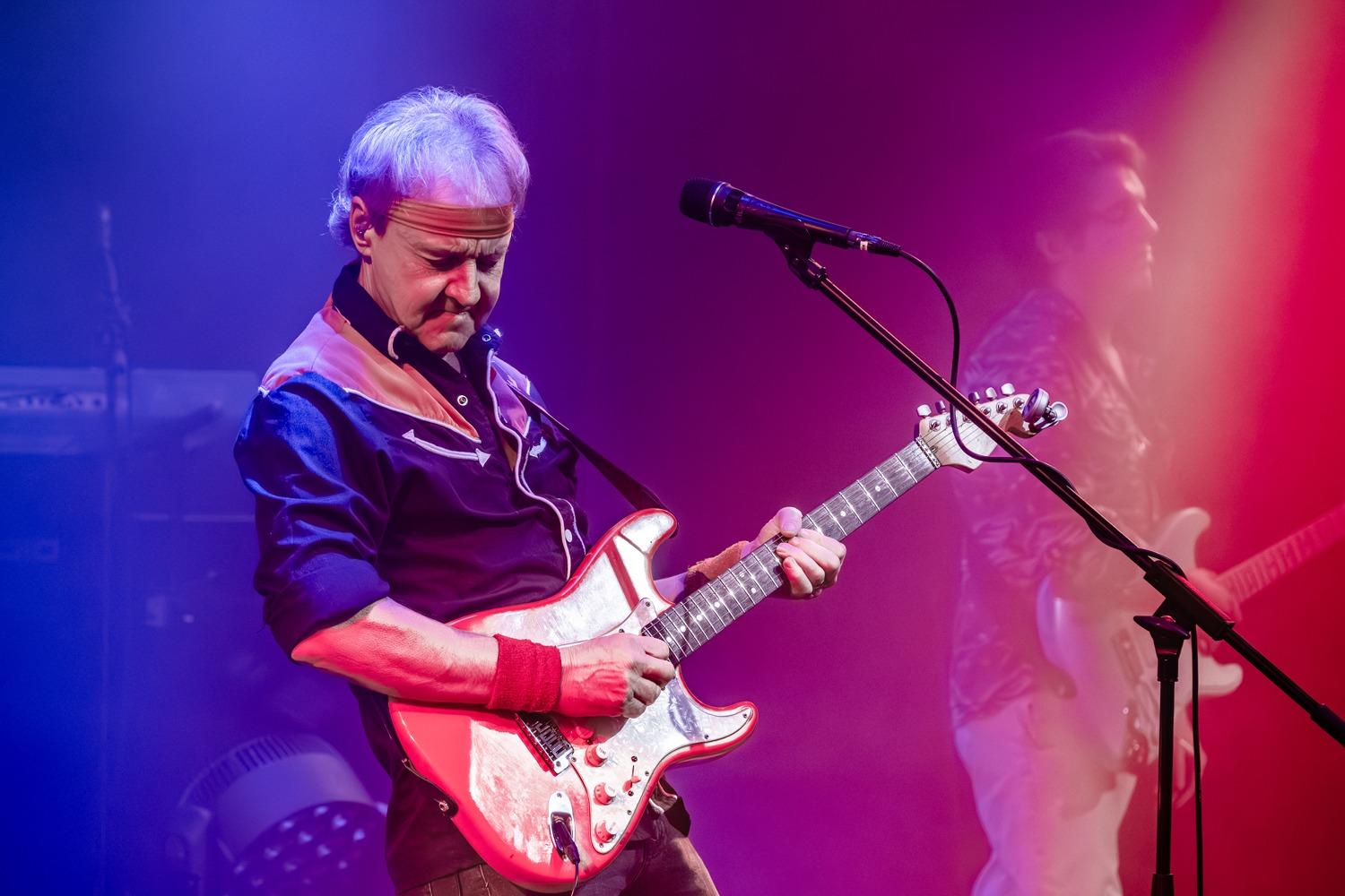 Money for nothing brings classic sound of Dire Straits to Nottingham