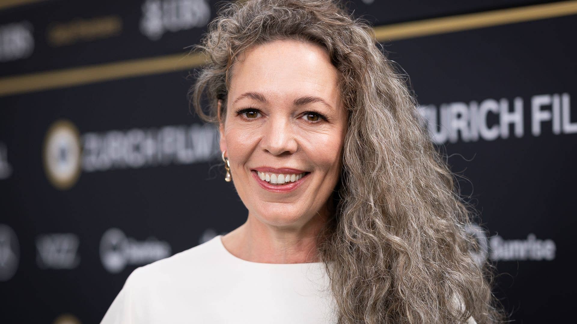 Long grey hair after 50? Olivia Colman proves it's anything but ageing