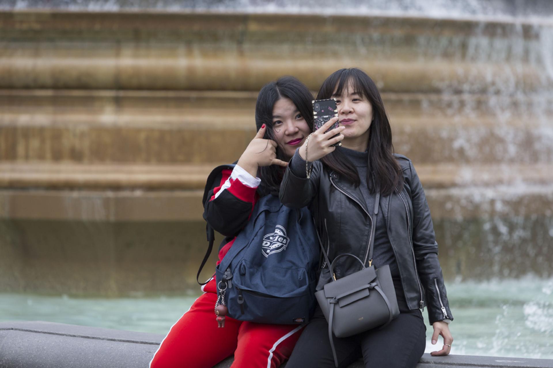 Key signs to tell fake friends from real friends