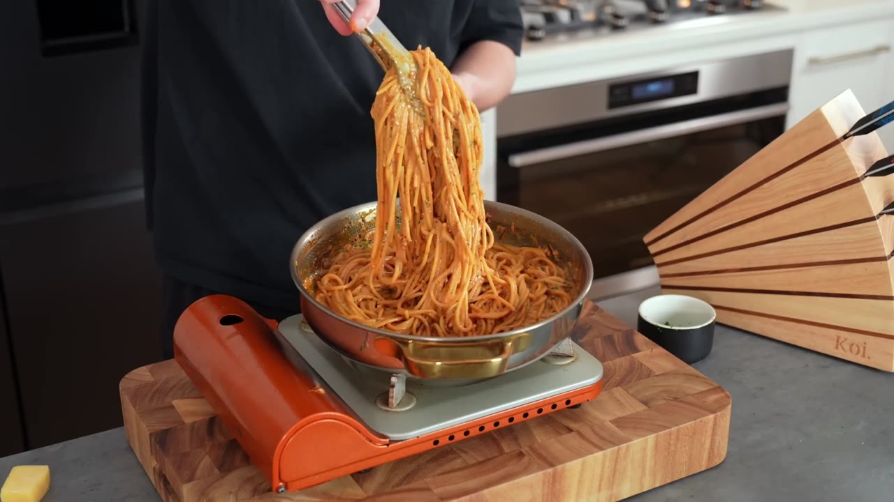 Who knew six cloves of garlic could make pasta this irresistible?