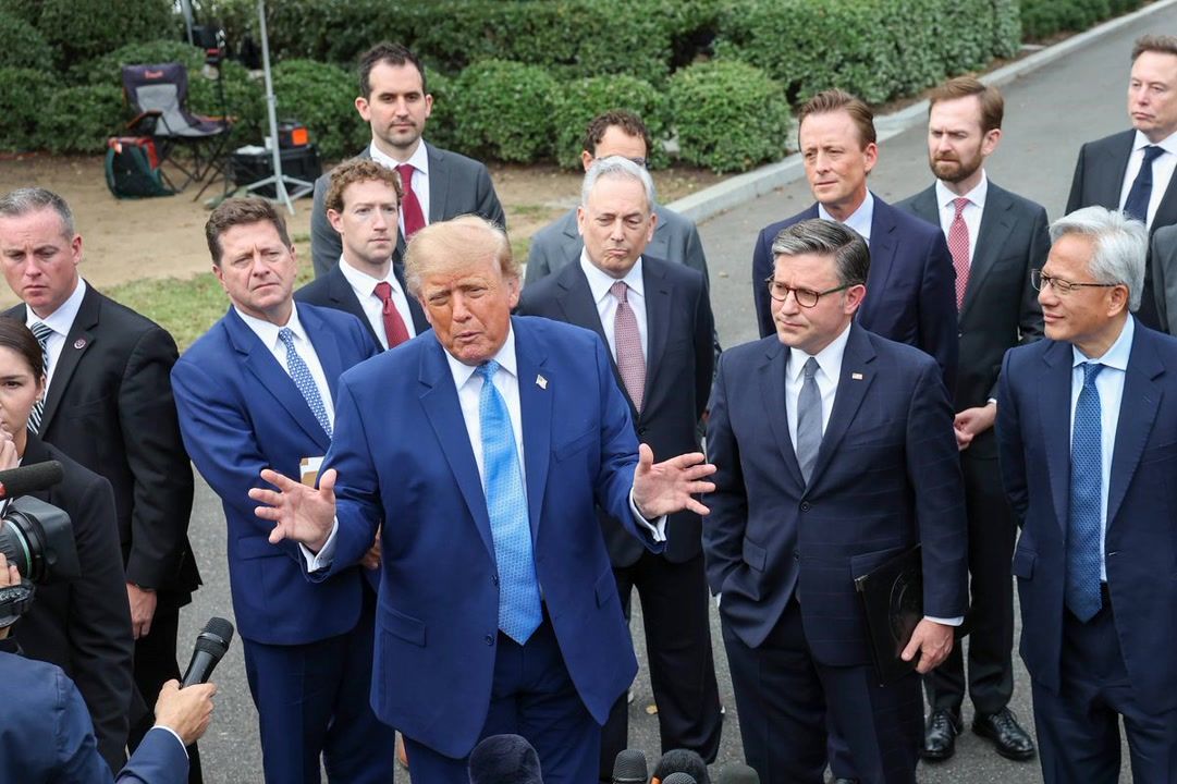 Donald Trump 'falling apart' as he adopts wild stance to spark health ...