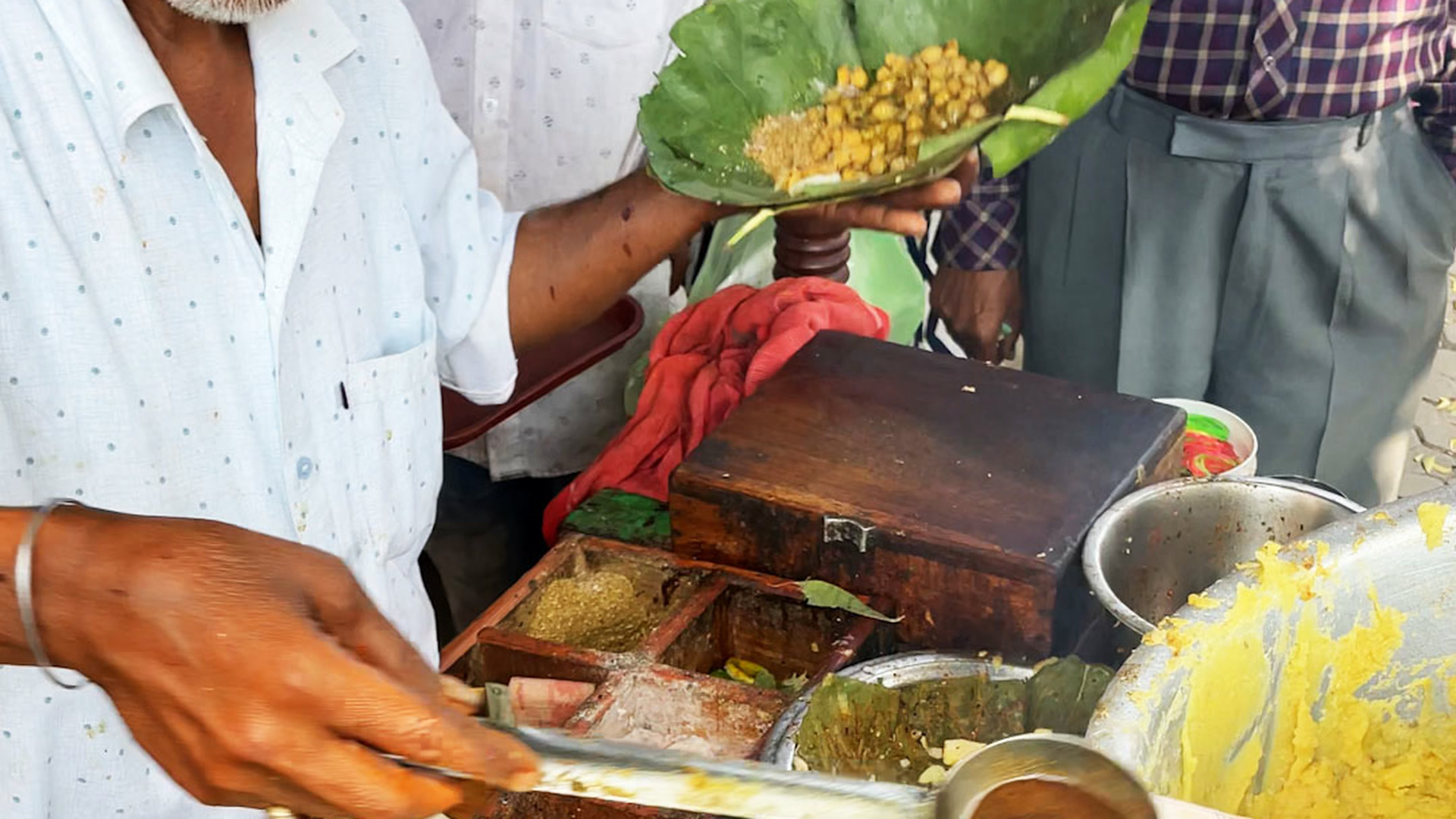 Street food indienne cuit sur le feu