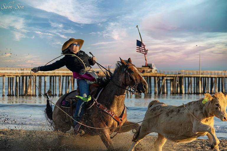 Taylor Munsell shines in one-of-a-kind roping experience on California coastline