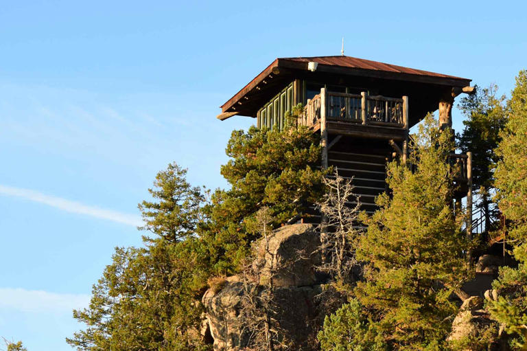 This former fire lookout is now a secluded suite 9,130 feet above sea ...