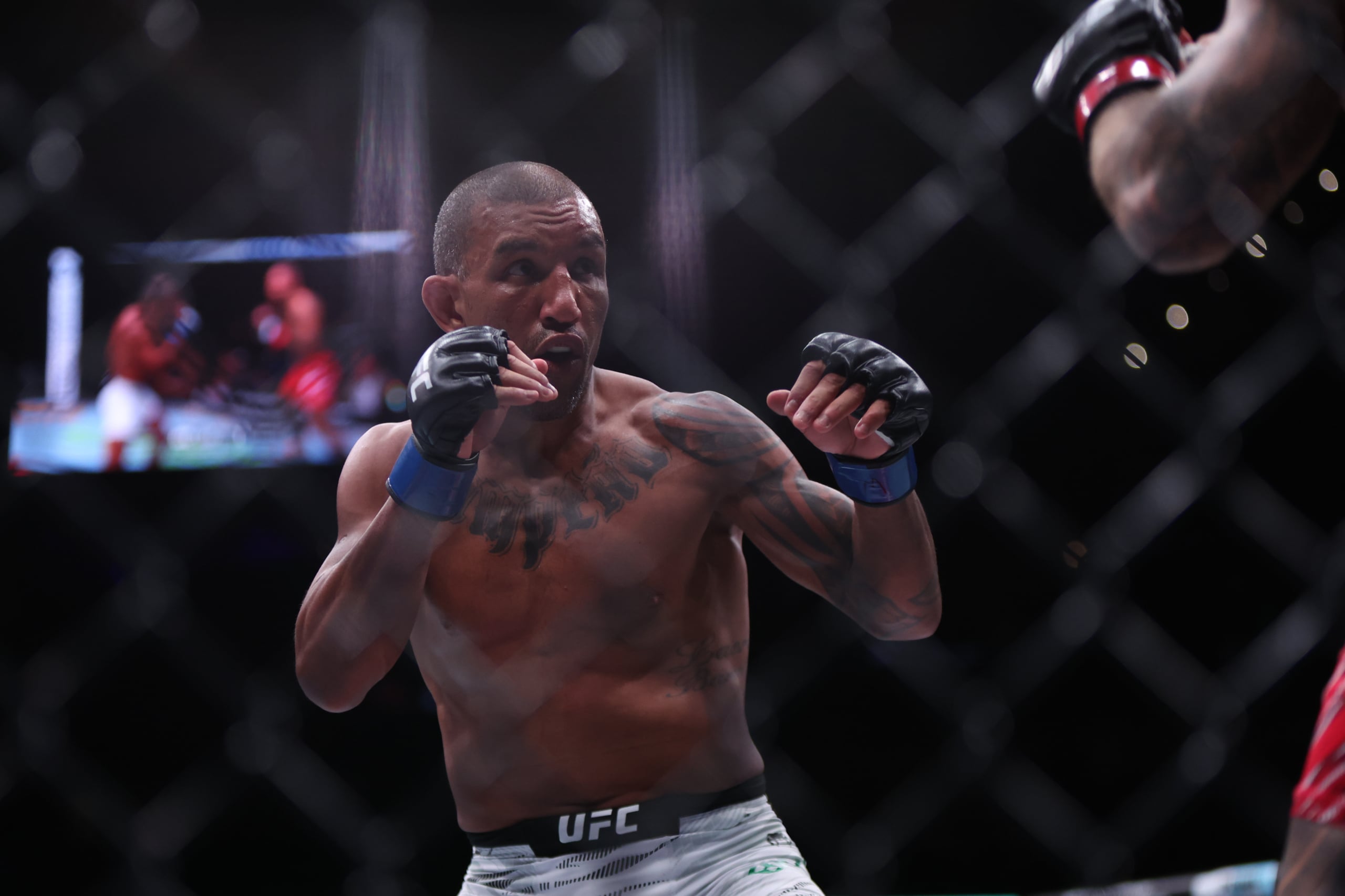 Raoni Barcelos released from hospital after scary UFC Fight Night ...