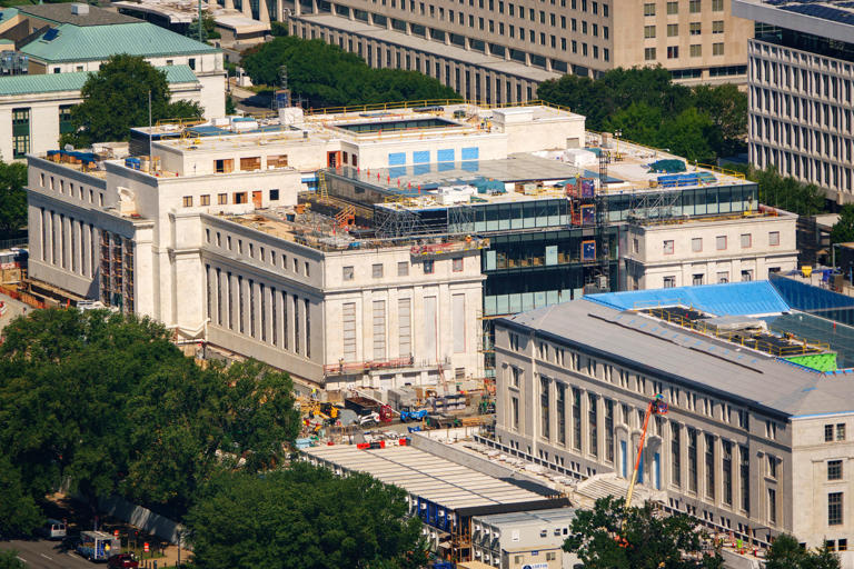 Fed watchdog finds no laws broken in $2.5 billion Fed renovation